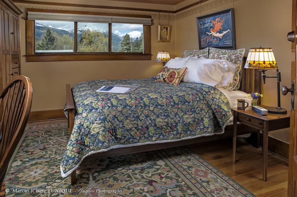 Sawtooth Mountain Room is our quiet second floor room and has the largest second floor bathroom.